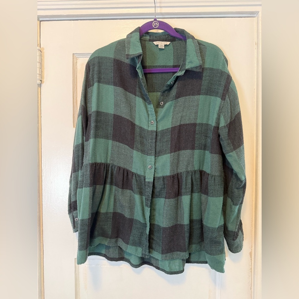 American Eagle Outfitters Green and Black Plaid Button Down Shirt